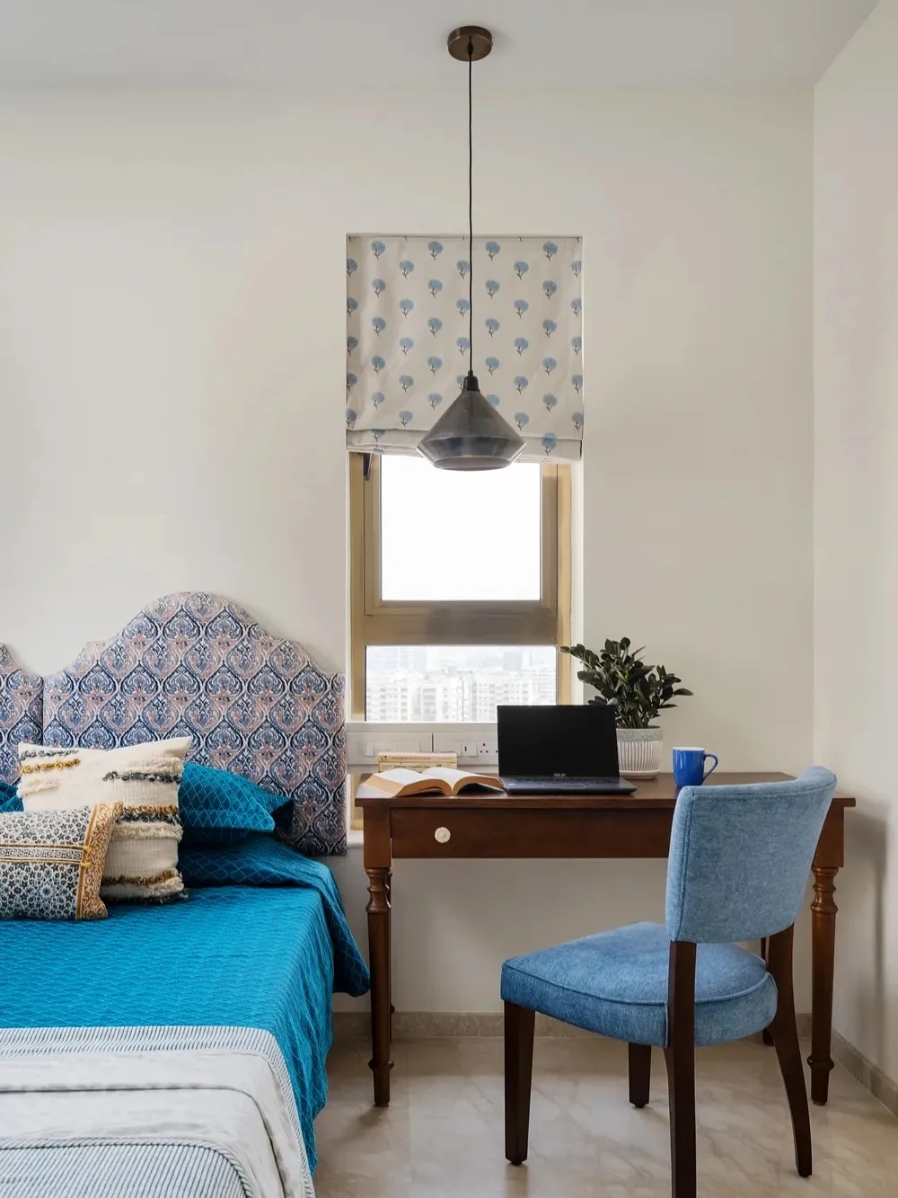 Minimalist study table