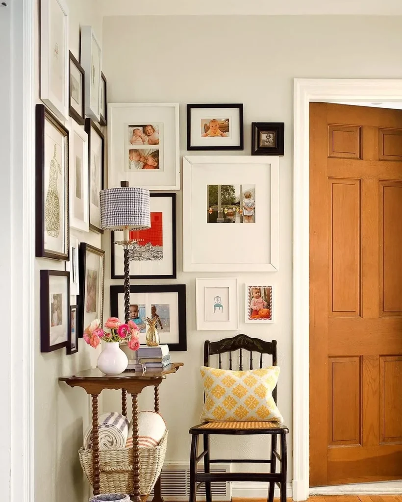 Chic corner accent chair