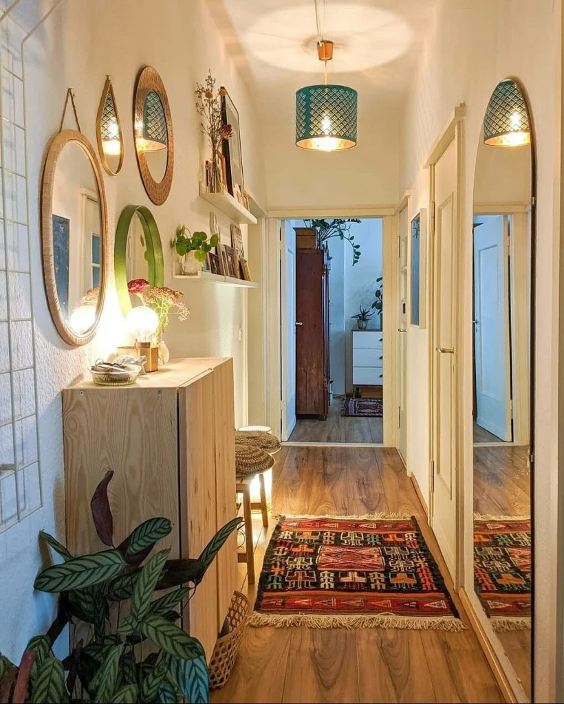 Metallic entryway decor details