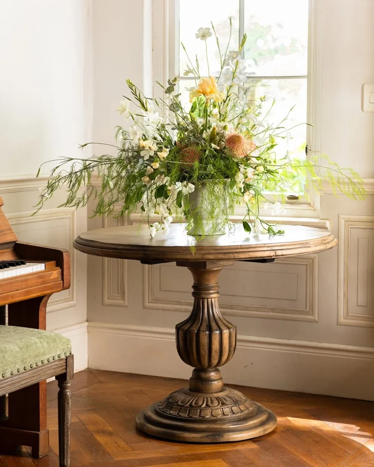 Chic Round Entry Table Ideas That Wow